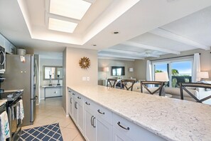 Luxury Condo, Beach View | Private kitchen - 2 2 Oceanside Modern Condo Ocean View (Treasure Island)