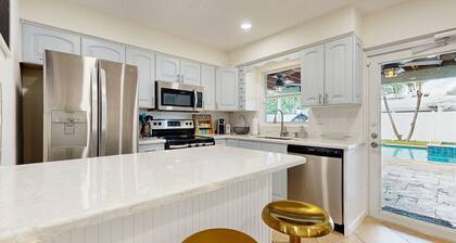 Costal home located near Lauderdale by the Sea with pool & jacuzzi hot tub