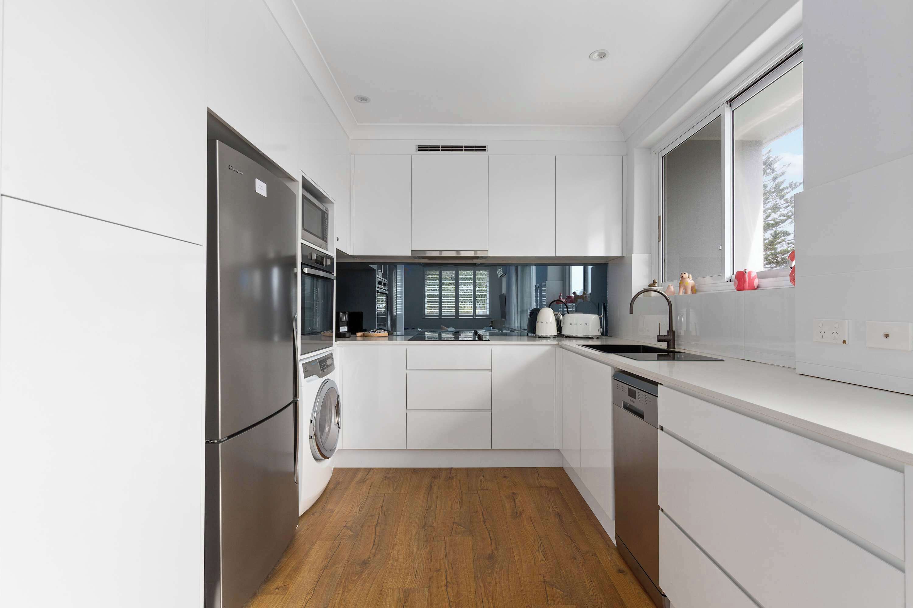 Refrigerador, microondas, horno, placa de cocina