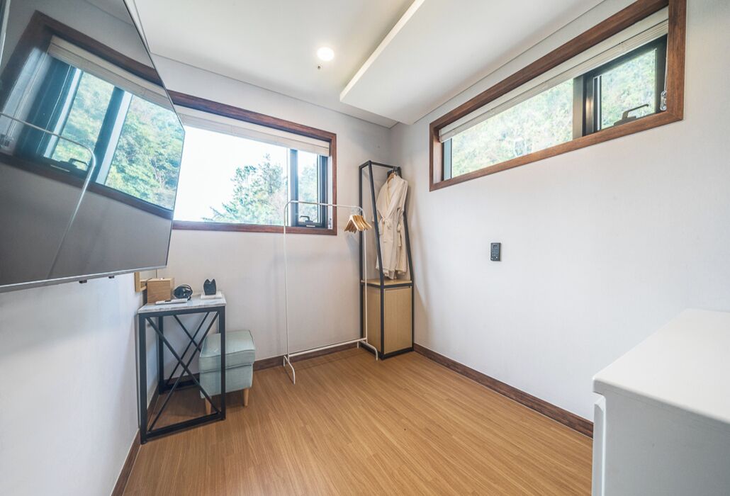 Villa básica, balcón, vista al mar | Interior