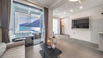 Premier Villa, Balcony, Sea View | Living area