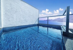 Basic Villa, Balcony, Sea View | Pool - Le Grand Bleu Resort (Yeosu-si)