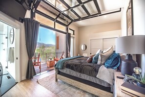 3 bedrooms, iron/ironing board, WiFi, bed sheets - "OCC" Pikes View Tri Level Townhouse (Colorado Springs)