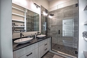 Shower, hair dryer, towels, soap - "OCC" Pikes View Tri Level Townhouse (Colorado Springs)