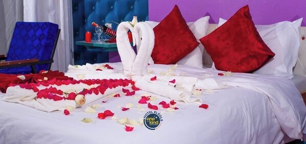 Standard Double Room | Free WiFi, bed sheets - Hotel Elsols By Canan (Embu)