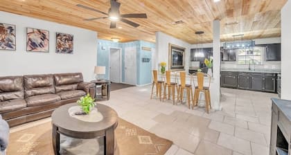 Texas Longhorn country living 4BD 2 BA