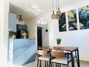 Dining - Steps from Bayahibe Beach - Cozy Caribbean Apartment. (Bayahíbe)