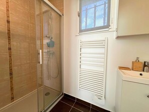 Bathroom - Villa for 6 guests with private pool, just steps from the Valcros Golf Course, in La... (LA LONDE LES MAURES)