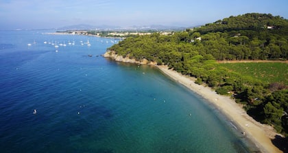 Villa for 6 guests with private pool, just steps from the Valcros Golf Course, in La...