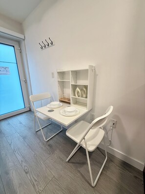 Dining - Modern Studio with Wi-Fi and Kitchen!
     (Steps away from public transit) (North Vancouver)