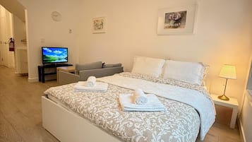 Iron/ironing board, free WiFi, bed sheets, wheelchair access