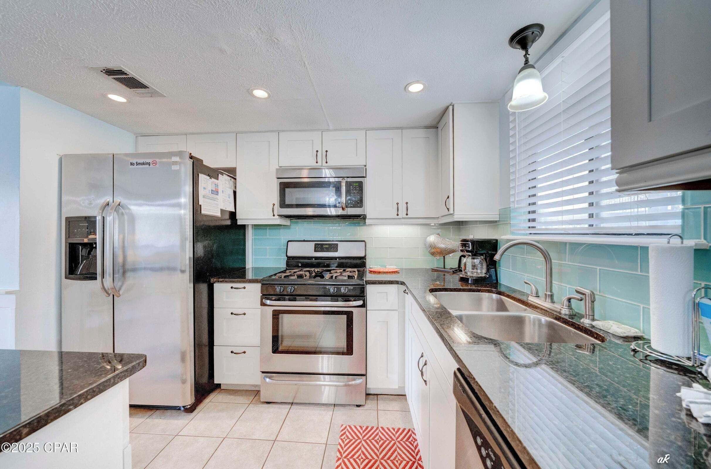 Micro-ondes, four, plaque de cuisson, lave-vaisselle