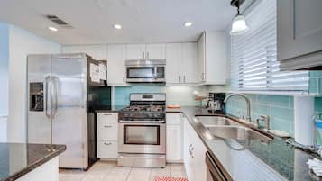 Micro-ondes, four, plaque de cuisson, lave-vaisselle