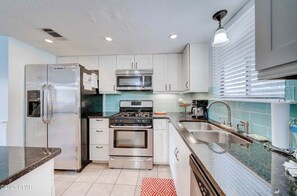 Four Ă micro-ondes, un four, surface de cuisson, lave-vaisselle