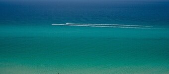 Golf Cart Included! Walk to Private Beach • 11 Pools • Park at Door