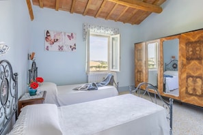 6 habitaciones, tabla de planchar con plancha, wifi y ropa de cama