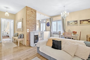 Standard Apartment, Multiple Bedrooms (Chic Retreat with Park | Central) | Living area - Chic Retreat With Park Central Salo (Salò)