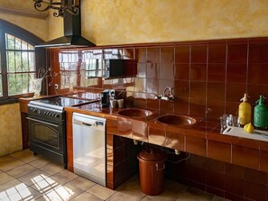 Réfrigérateur, micro-ondes, four, lave-vaisselle