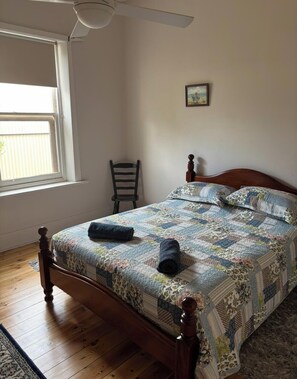 3 bedrooms, iron/ironing board, WiFi, bed sheets - SMITH COTTAGE
Welcome to this beautiful 1920 cottage. (Gawler South)