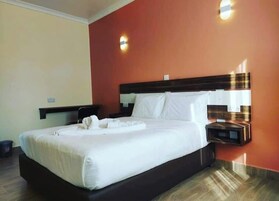 Decoración personalizada, muebles diferentes y wifi gratis 