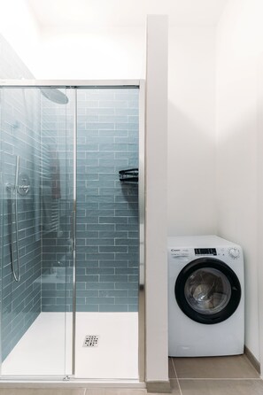 Hair dryer, towels - Three-room apartment of 58sqm, with two bedrooms and a bathroom on the fifth floor with elevator (Bologna)