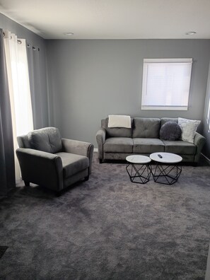 Living area - 3-bedroom house in perfect Inkster with cool AC breeze (Inkster)