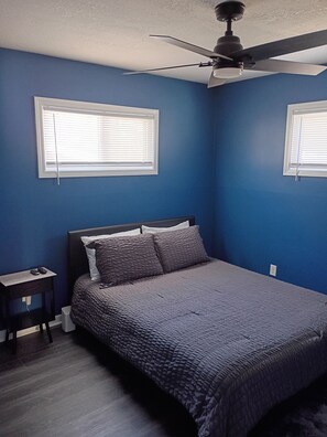 WiFi, bed sheets - 3-bedroom house in perfect Inkster with cool AC breeze (Inkster)