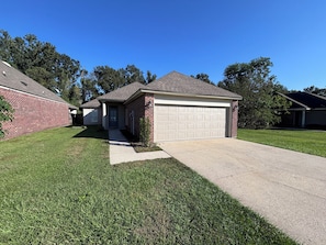 Exterior - LUX Home, 3min from LSU, KING Bed (Baton Rouge)
