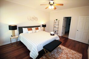 3 室のベッドルーム、アイロン / アイロン台、WiFi、ベッドシーツ