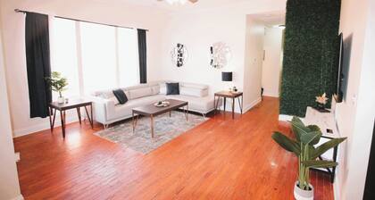 LUX Home, 3min from LSU, KING Bed