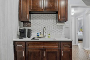 Interior - Stylish 2BR Near UChicago – Easy Downtown Access (Chicago)