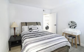 Iron/ironing board, WiFi, bed sheets - Charming 3-bedroom house in lively Las Vegas (Las Vegas)