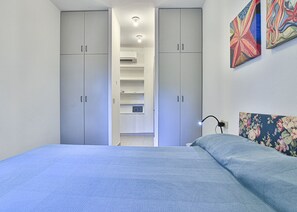 Room - Ofelia, two-room apartment in Fetovaia in a residential complex, 500 m from the beach, with furnishe (Campo nell'Elba)