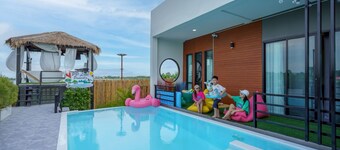 PP Lake Pool Villa & Airport Retreat