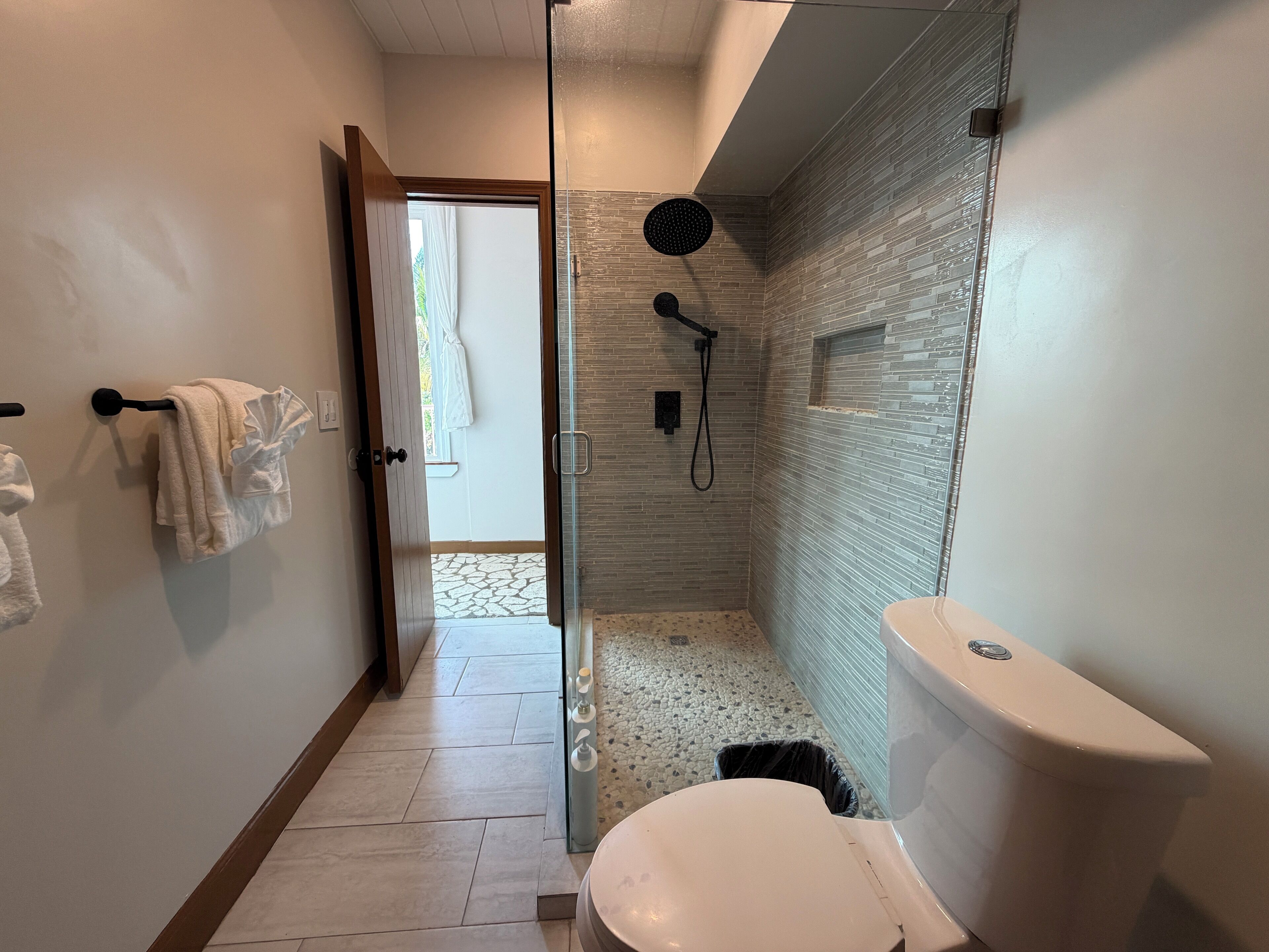 Towels, soap, shampoo, toilet paper