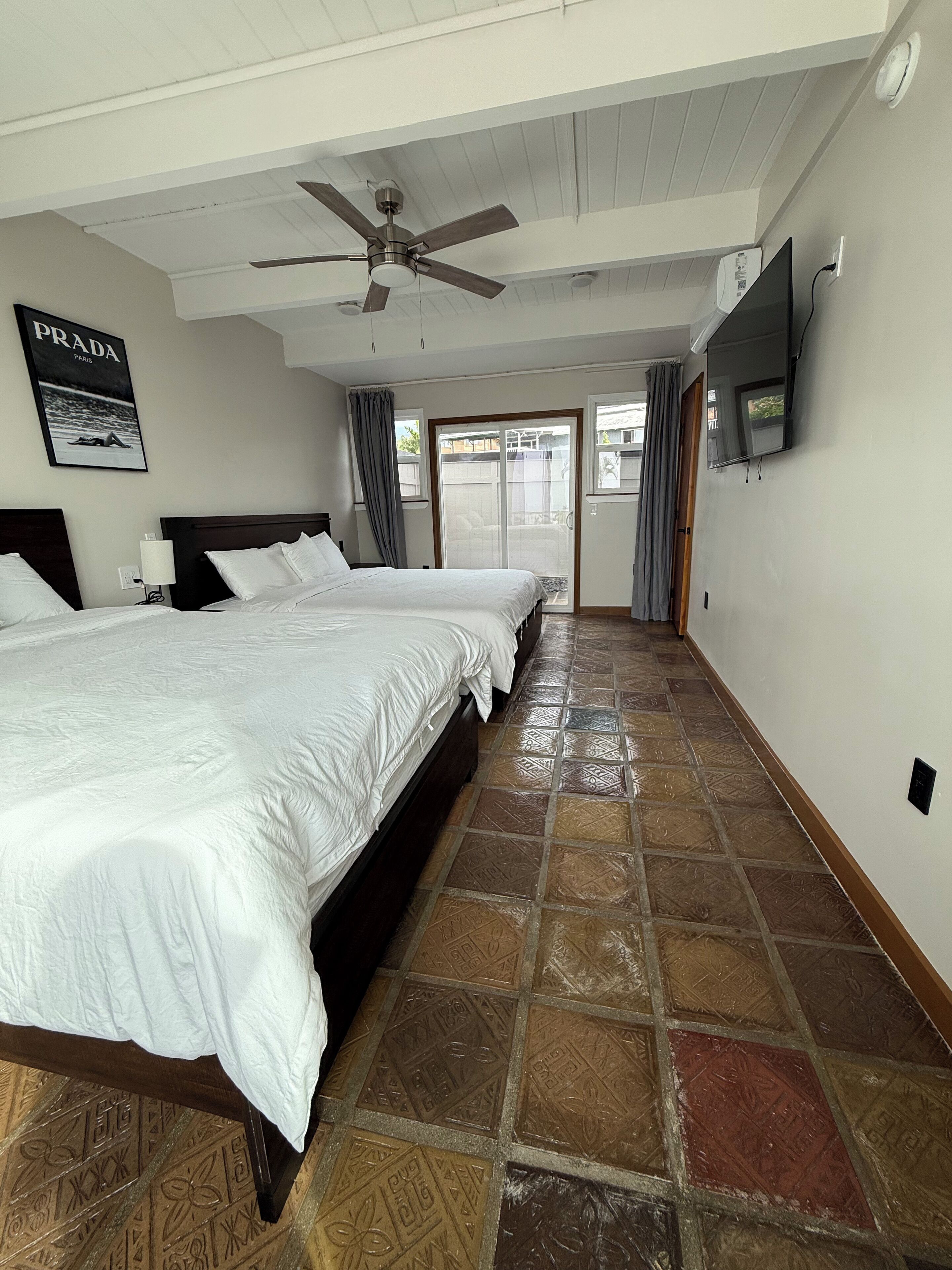 Travel crib, WiFi, bed sheets