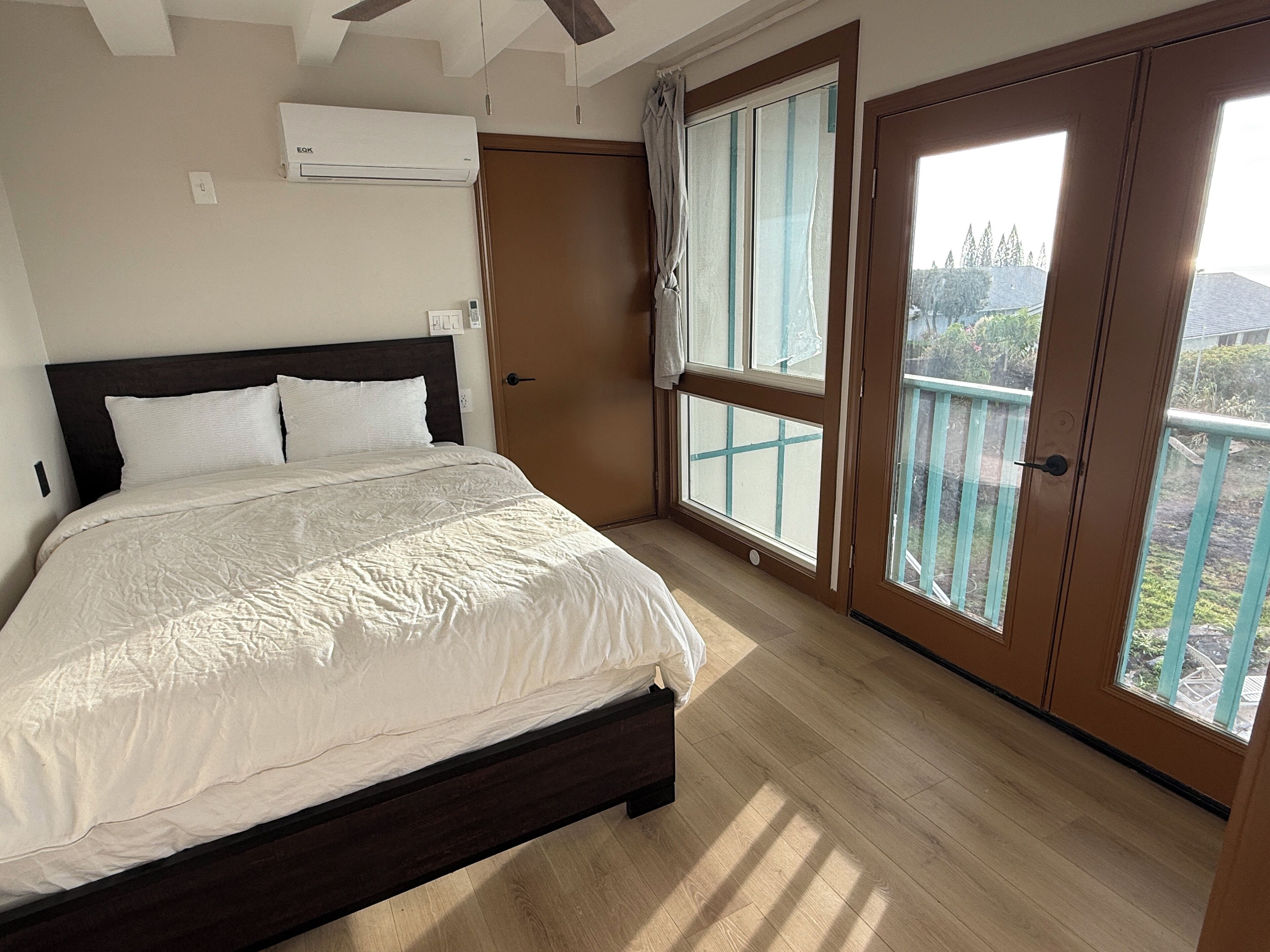 Travel crib, WiFi, bed sheets