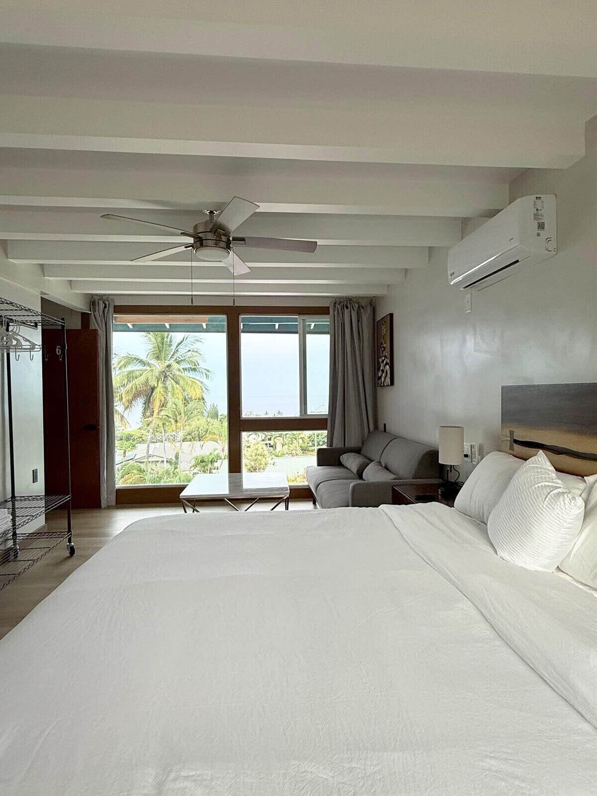 Travel crib, WiFi, bed sheets