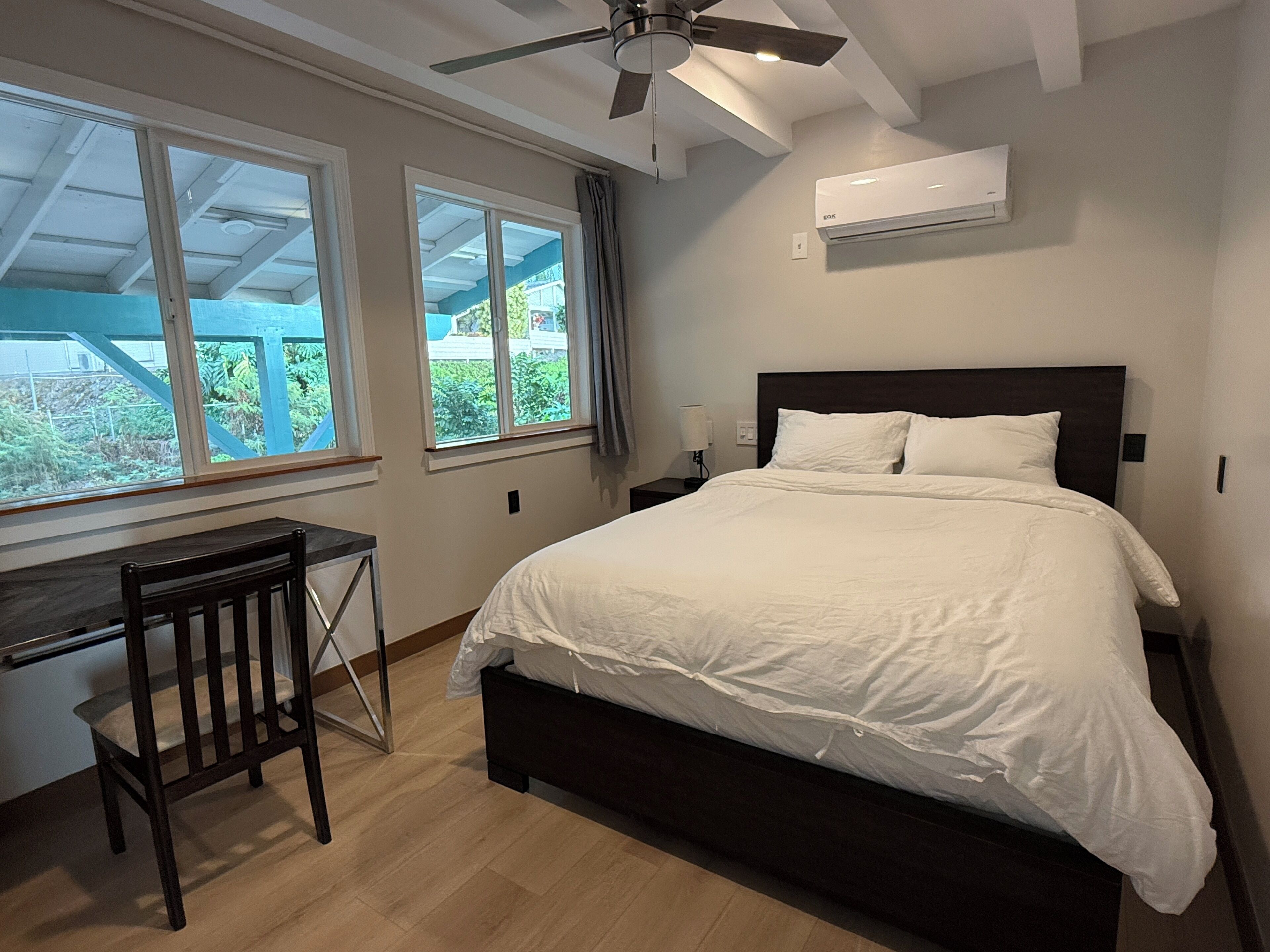 Travel crib, WiFi, bed sheets