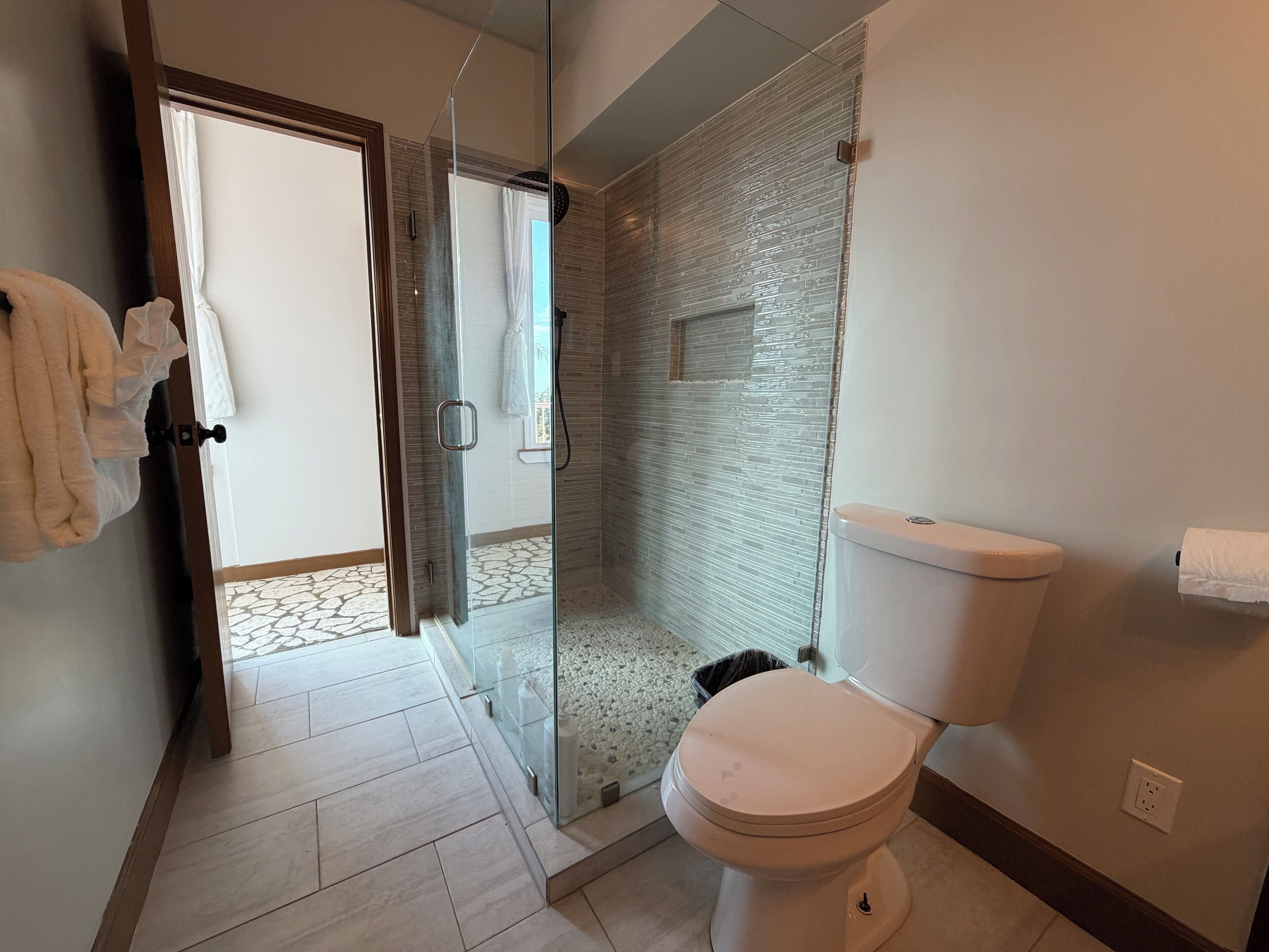 Towels, soap, shampoo, toilet paper