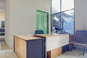 Lobby - Hotel O Airport Guesthouse (Semarang)