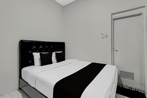 Free WiFi, bed sheets - Hotel O Airport Guesthouse (Semarang)