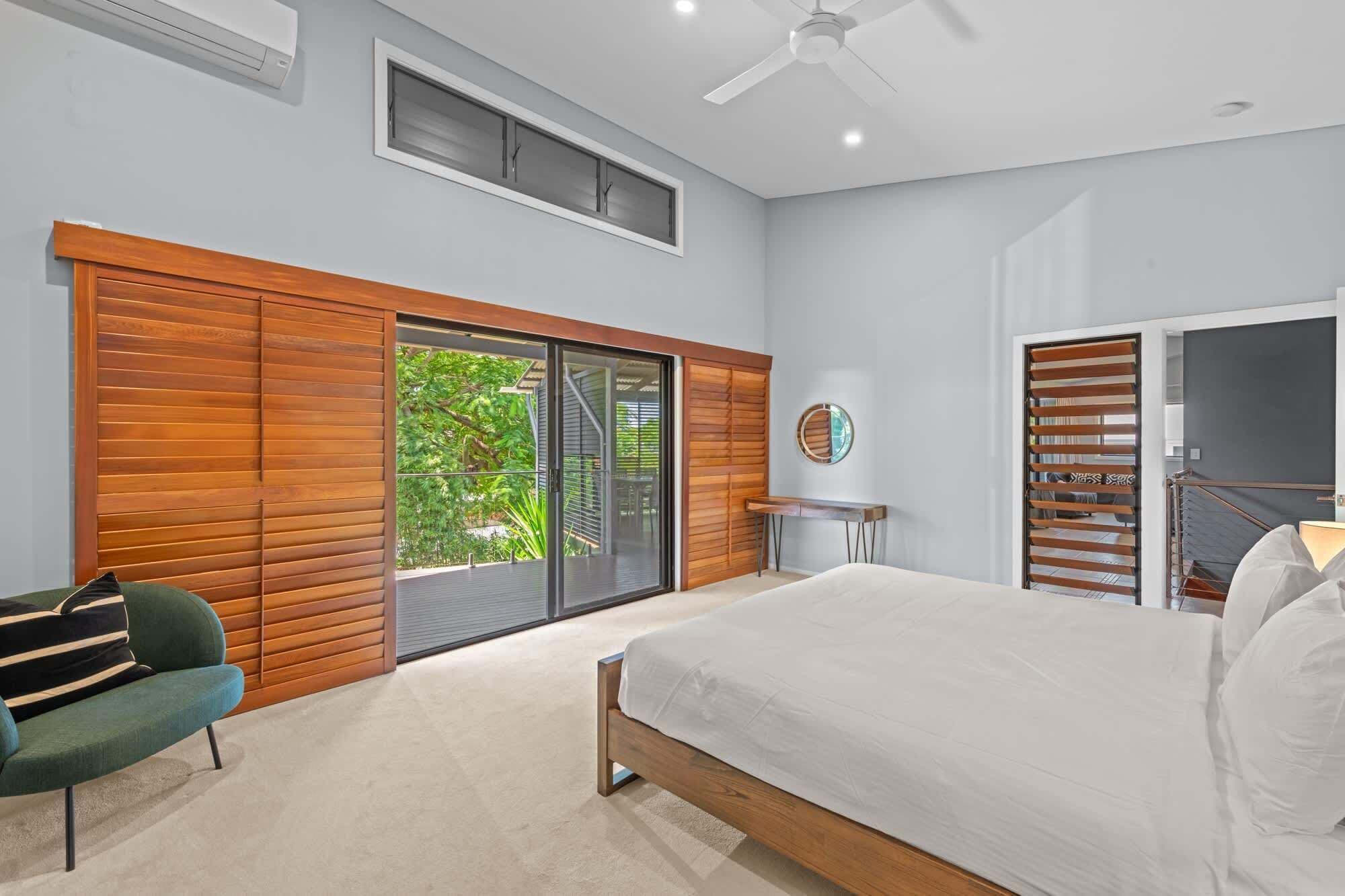 4 bedrooms, desk, iron/ironing board, WiFi