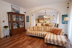TV - Porto Azzurro Home, just a few steps from the center and Pianotta Beach (Porto Azzurro)