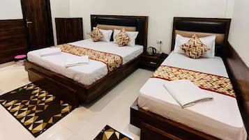 Luxury Triple Room | Pillow-top beds, desk, iron/ironing board, free WiFi