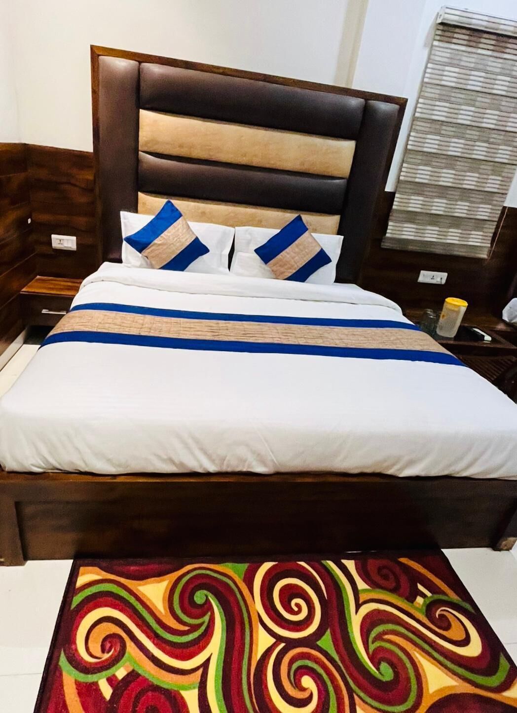 A bed with a headboard, pillows, and a bedspread.
