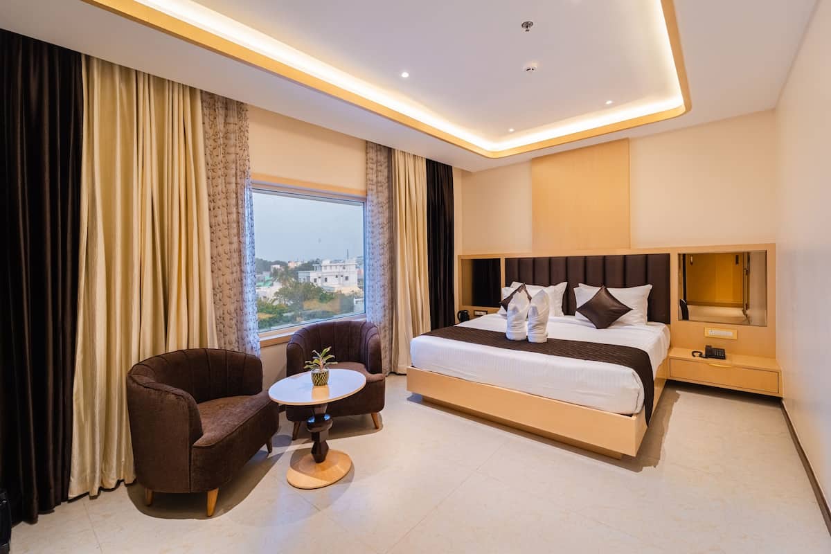 In-room safe, laptop workspace, soundproofing, free WiFi