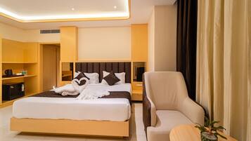 VÀrdeförvaringsskÄp pÄ rummet, arbetsyta för laptop och ljudisolering