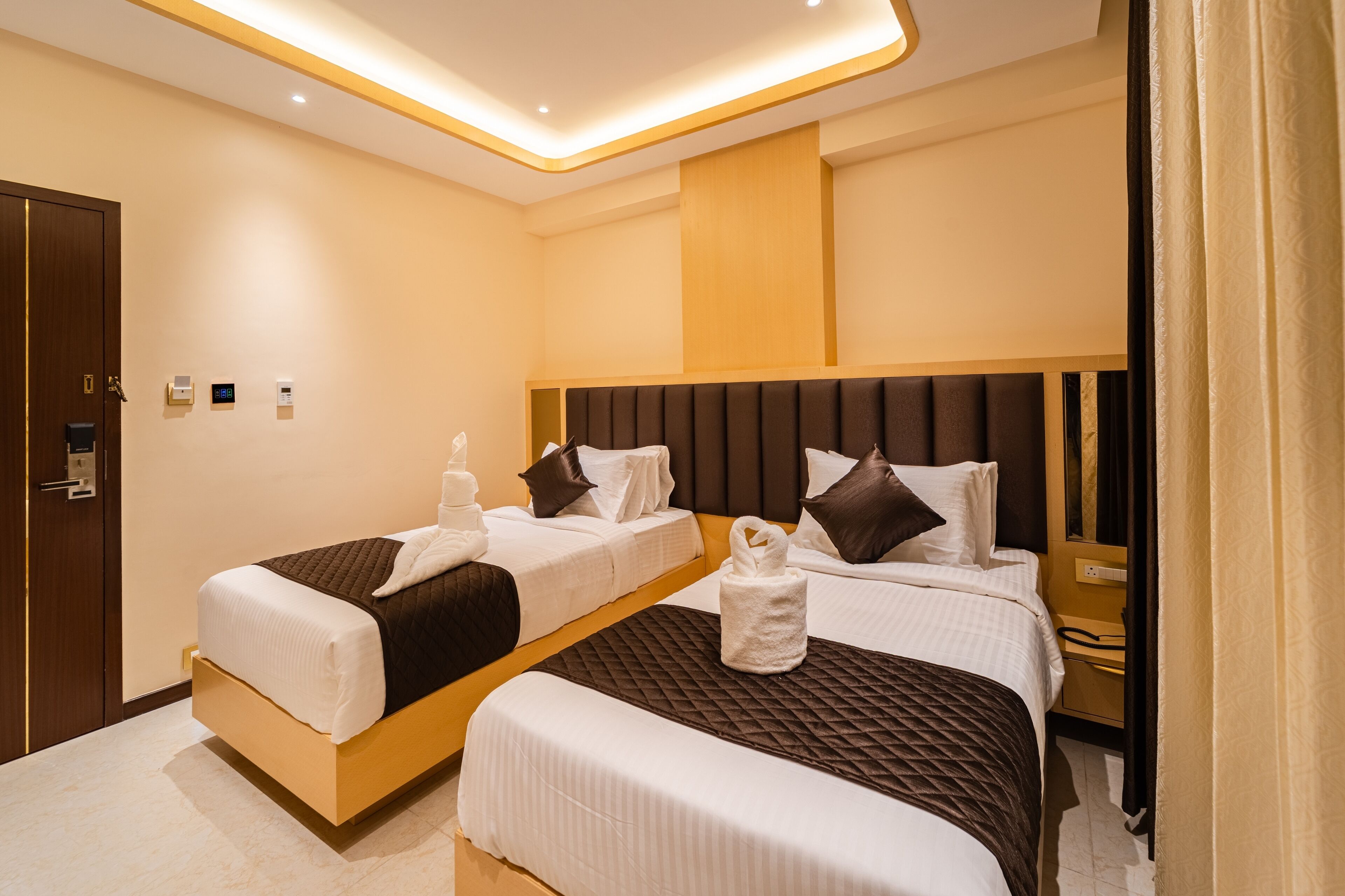 In-room safe, soundproofing, free WiFi