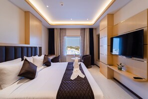 Executive Double Room, City View | In-room safe, soundproofing, free WiFi - RATAN INTERNATIONAL HOTEL (Puducherry)